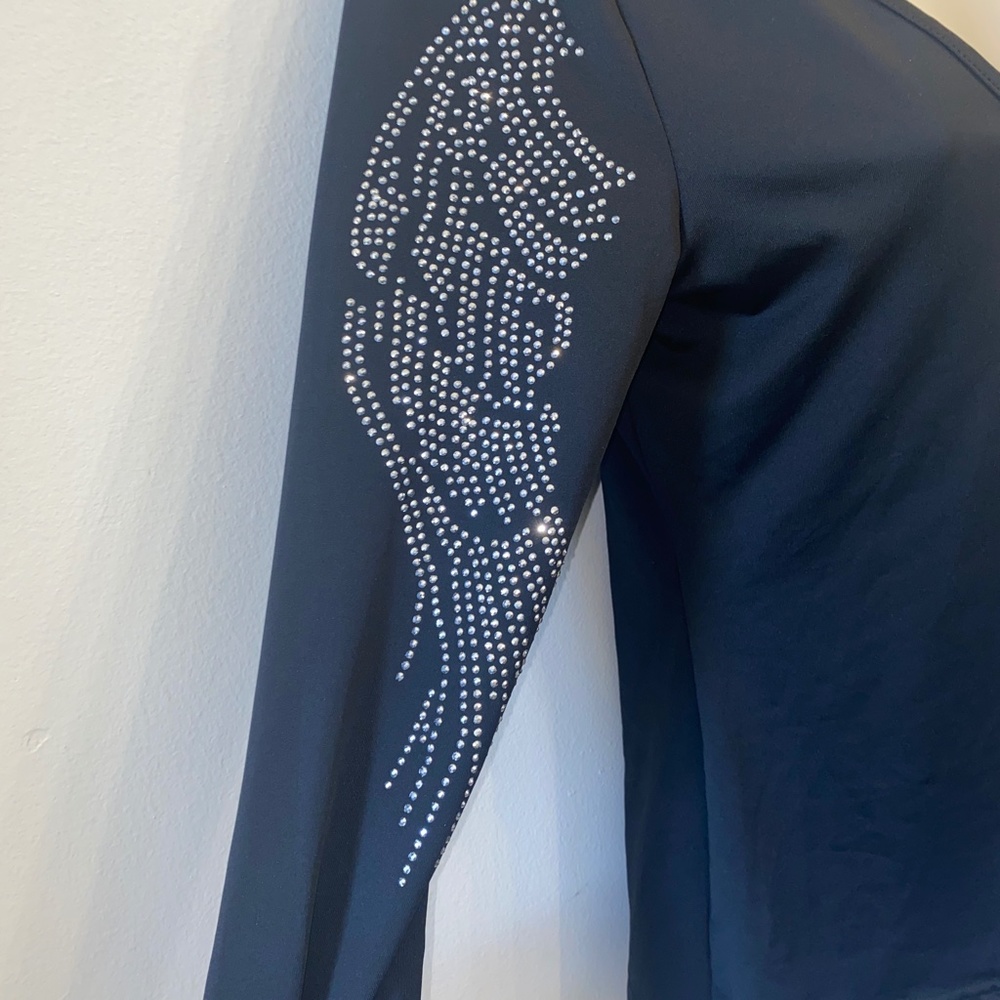Black top with Rhinestone wings on sleeves Sz L - Picture 1 of 6